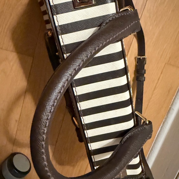 Black and White Striped Handbag Henri Bendel - Picture 7 of 14